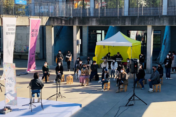 [사진출처=서울문화재단] 서서울예술교육센터 야외 수조에서 개최한 ‘열린 지역축제’